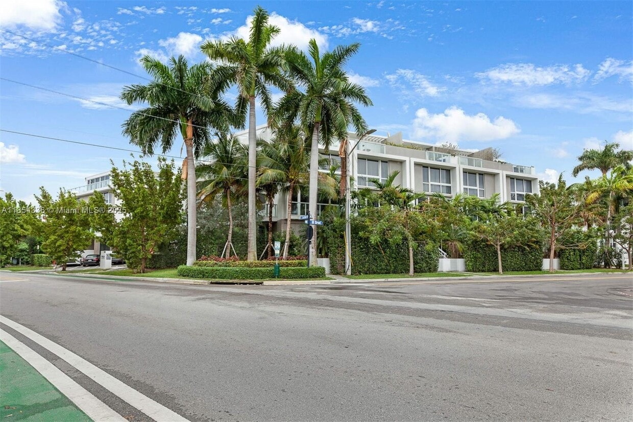 Foto principal - 1000 99th St