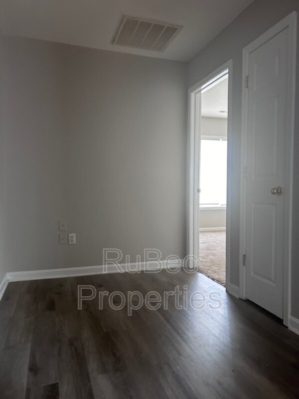 Building Photo - 5380 Esther Ln