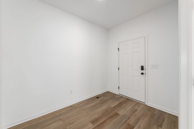 Building Photo - 407 Zelkova Ln