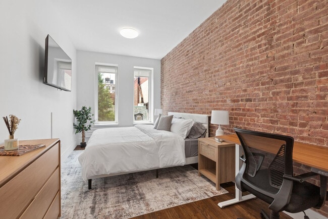 Building Photo - 125 E 83rd St
