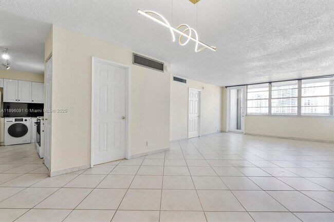 Foto del edificio - 6770 Indian Creek Dr
