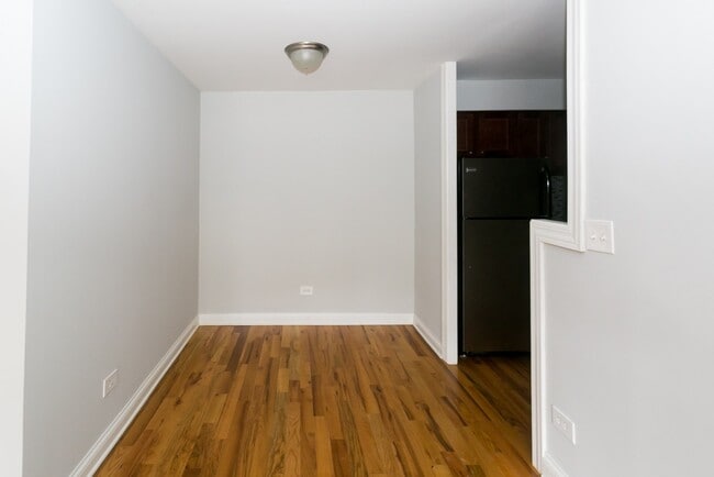 Building Photo - 701 Elm Pl