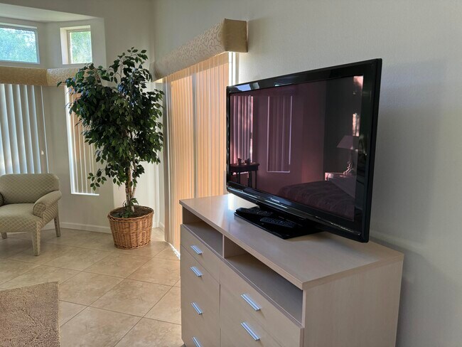 Foto del edificio - 78383 Silent Dr