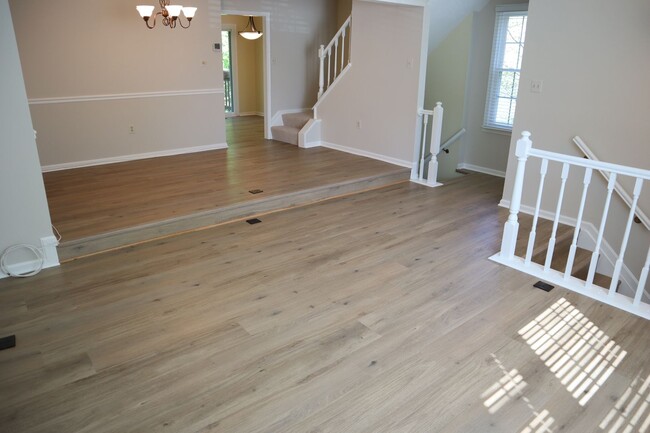Building Photo - Quiet & Bright End-Unit Retreat in Desirable Silver Spring