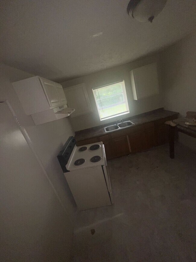 Building Photo - Nice 4 Bed 1.5 Bath in North Jackson