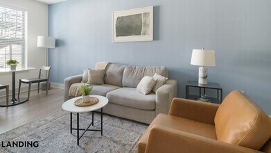 Building Photo - 698 Basilica Bay Dr