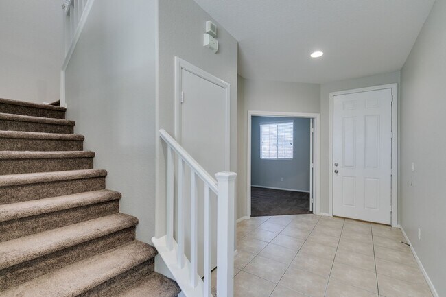 Foto del edificio - 3 bedroom + Den! Ready for immediate move ...