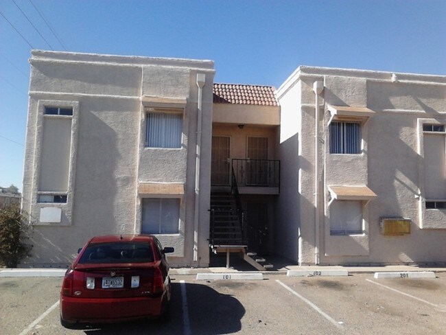Building Photo - Black Canyon Heights