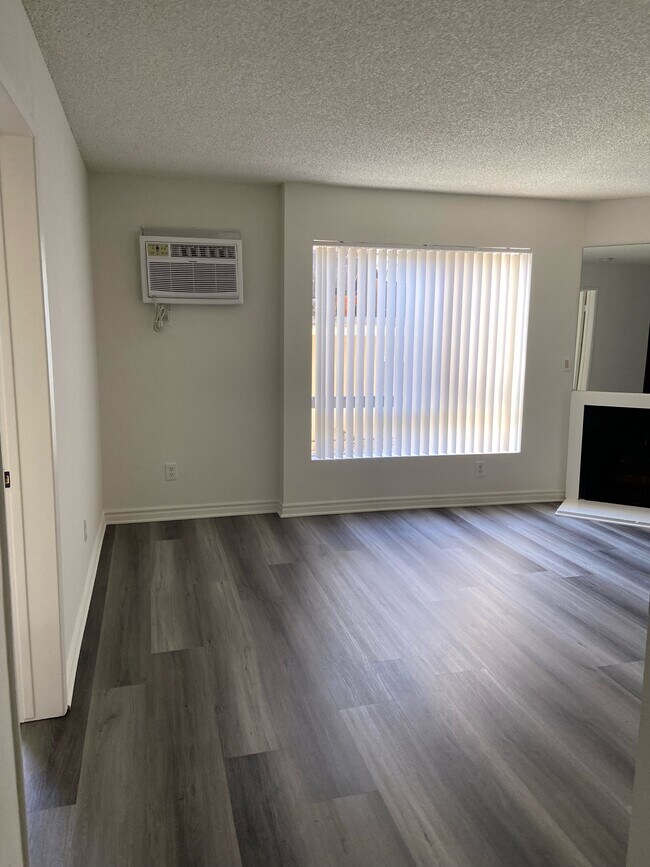 Foto del edificio - 1632 N Formosa Ave