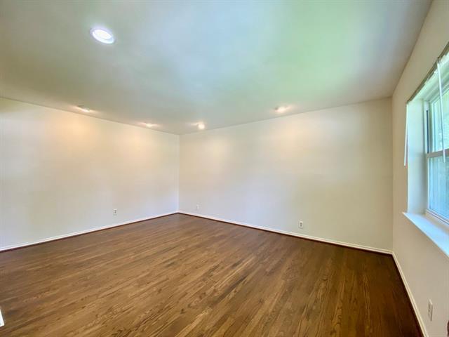 Foto del edificio - 2125 Forest Oaks Dr