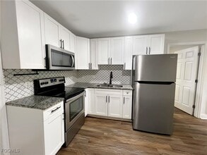 Building Photo - 27 Cypress St