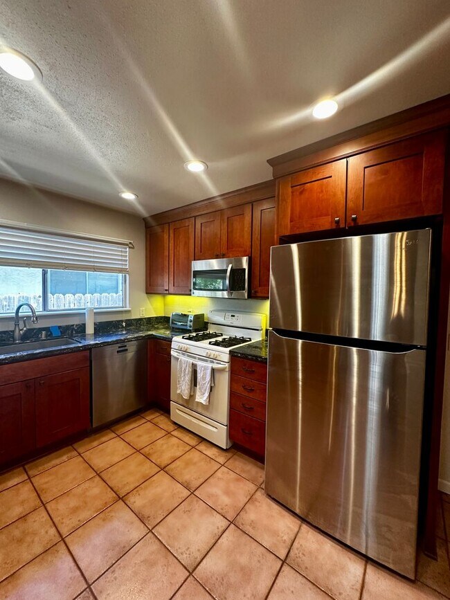 Foto del edificio - 4 bedroom home