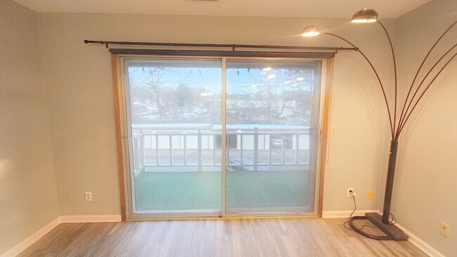 Foto del edificio - Spacious 2 Bedroom Condo for Rent in Urbandale