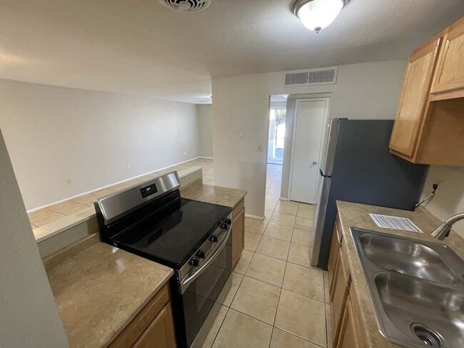 Foto del edificio - 5907 W Coronado Rd