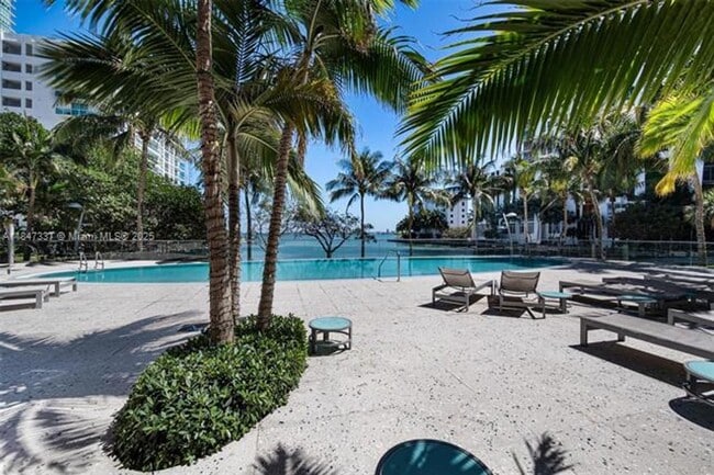 Foto del edificio - 460 NE 28th St