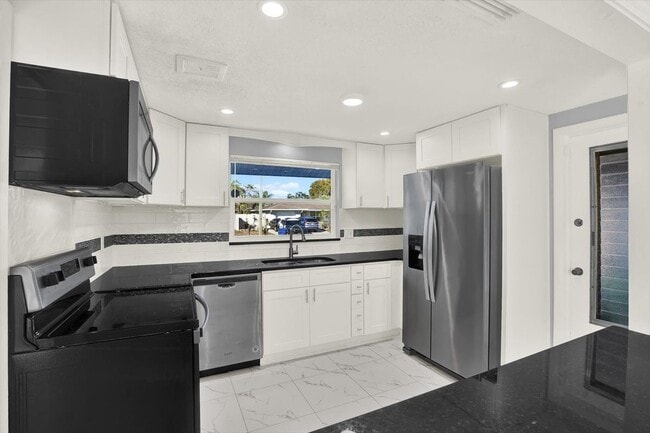 Building Photo - 7902 Canna Dr