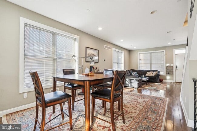 Building Photo - 1946 Titan St