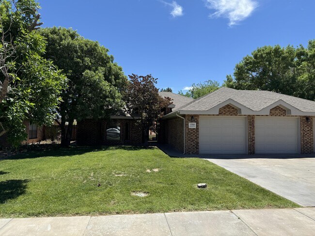 Building Photo - 3703 Bandolina Ave