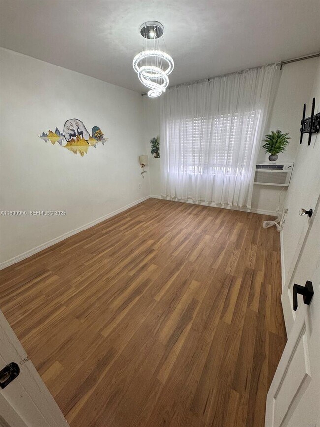 Foto del edificio - 110 NE 68th St