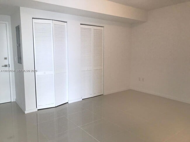 Foto del edificio - 5300 Paseo Blvd