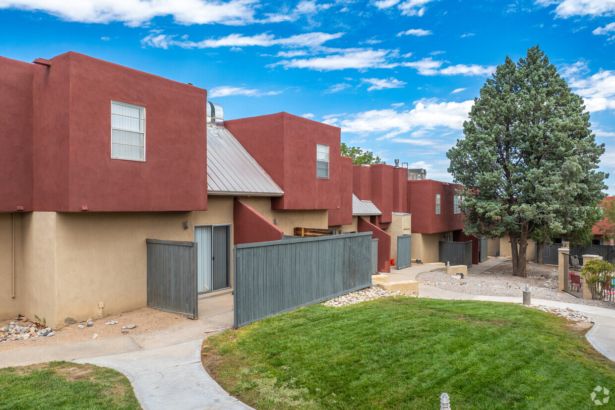 Casas adosadas y apartamentos con vista a la ciudad en alquiler en el lado oeste de Albuquerque - City View