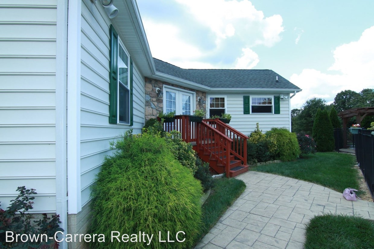 Primary Photo - 38051 Hughesville Rd
