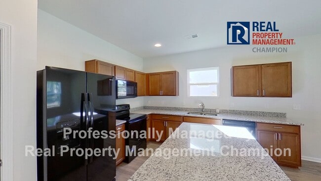 Building Photo - Beautiful Home with Spacious and Open Floorplan