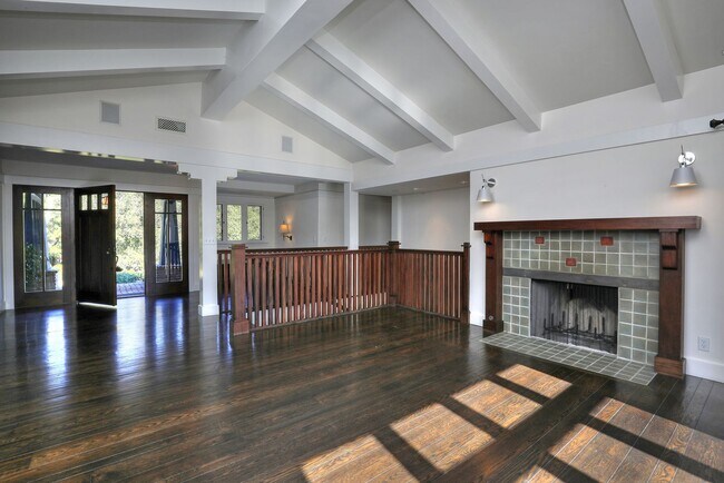 Foto del edificio - Serene Hope Ranch Craftsmen