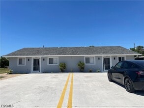 Building Photo - 4132 SW 7th Pl