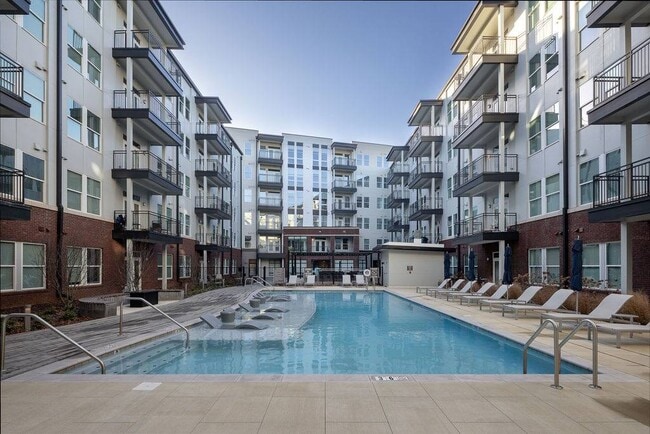 Building Photo - Encore Mid City