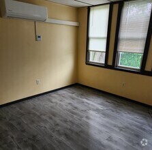 Building Photo - 573 Benjamin St