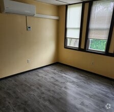 Building Photo - 573 Benjamin St