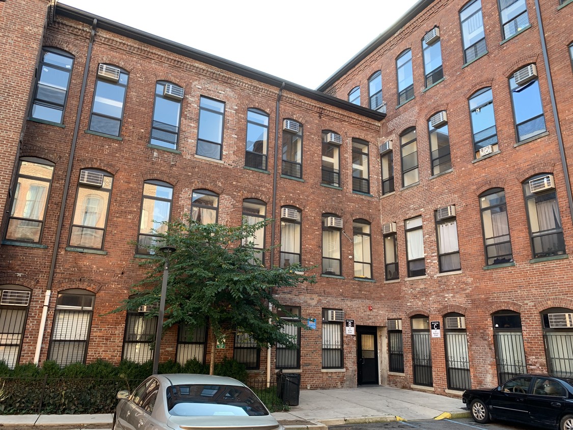 Foto principal - 57 Madison St