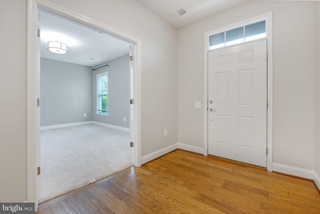 Foto del edificio - 1727 Cottonwood Grove Road