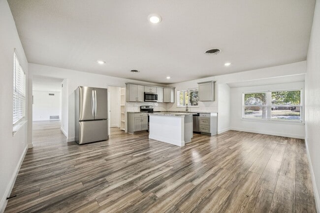 Building Photo - Stylish Renovation + Solar Savings in Prim...