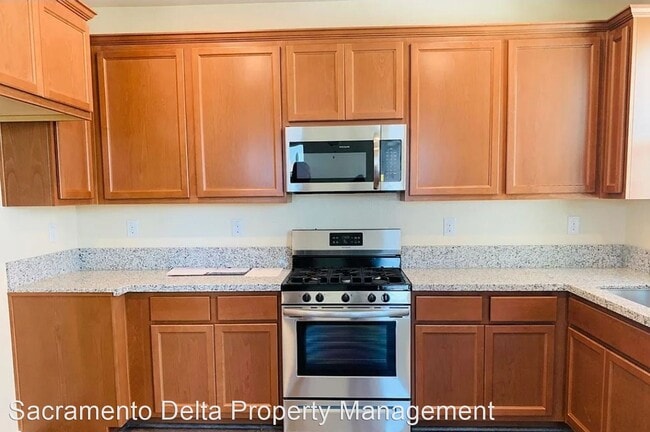 Building Photo - 3 br, 2.5 bath House - 4330 Ocean Lane