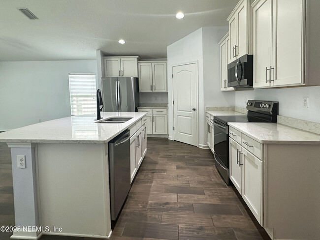 Building Photo - 12334 Itani Wy