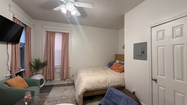 Foto del edificio - 34 Westland Ave