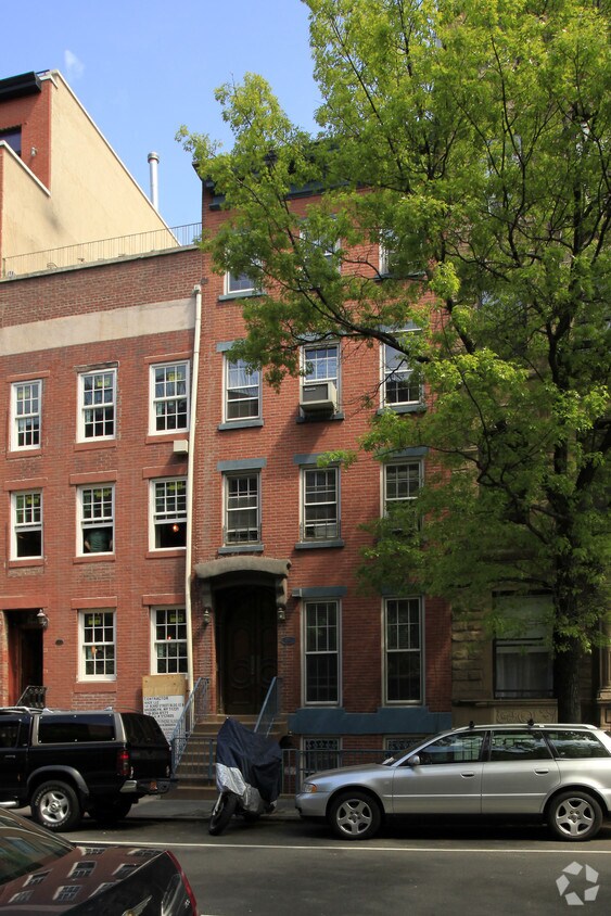 Foto del edificio - 251 W 21st St