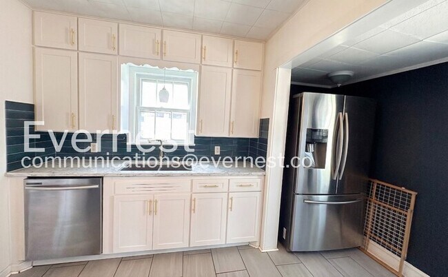 Foto del edificio - 5513 Reeds Rd