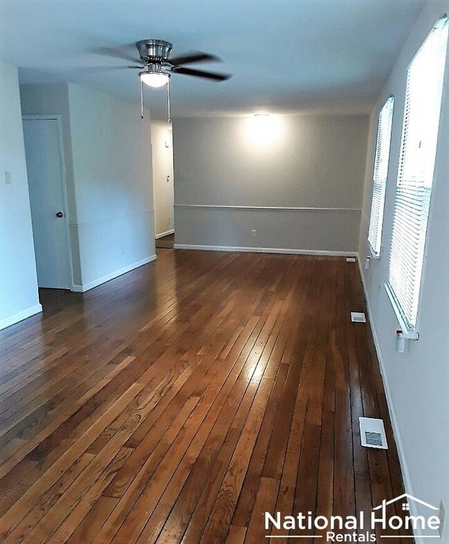 Building Photo - 4433 Cloverbrook Dr