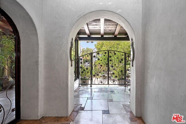 Foto del edificio - 424 N Arden Blvd