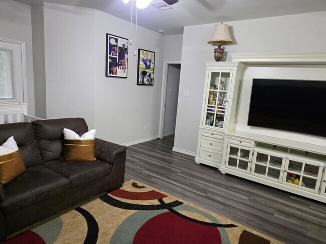 Foto del edificio - 1102 Davy St