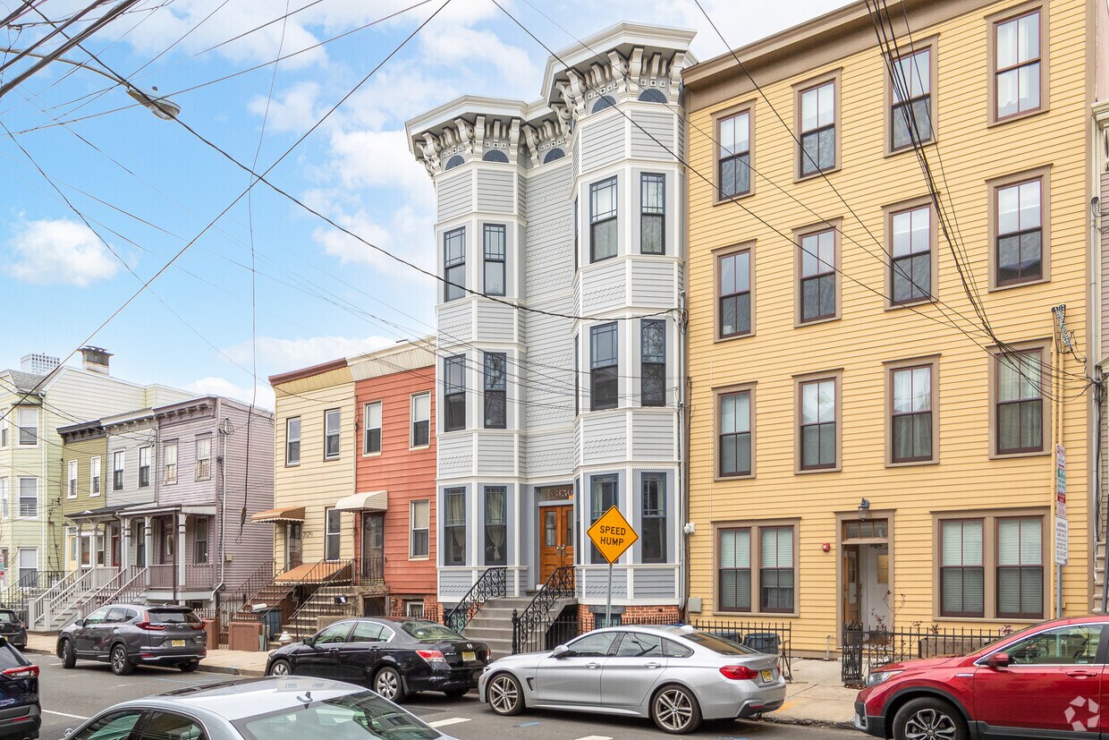 Primary Photo - 350 8th St