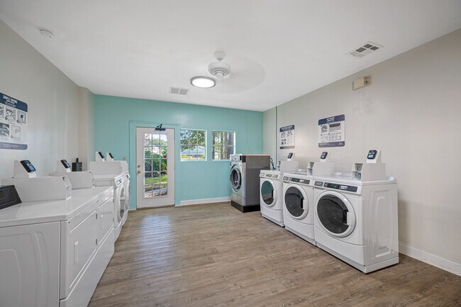 Foto del edificio - 8625 Fancy Finch Dr