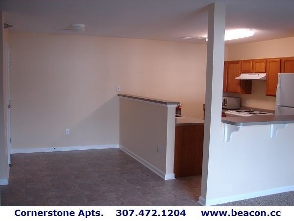 Building Photo - 915 N Elma St