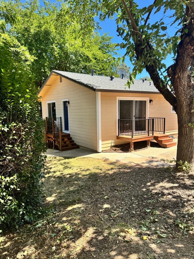 Building Photo - 211 Mulberry Ln