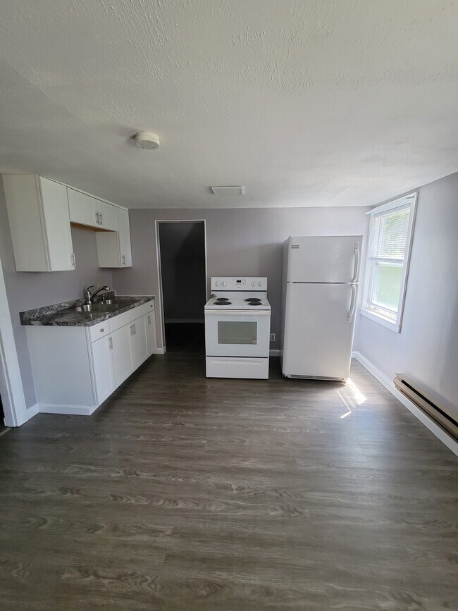 Building Photo - 6290 N Kirkville Rd