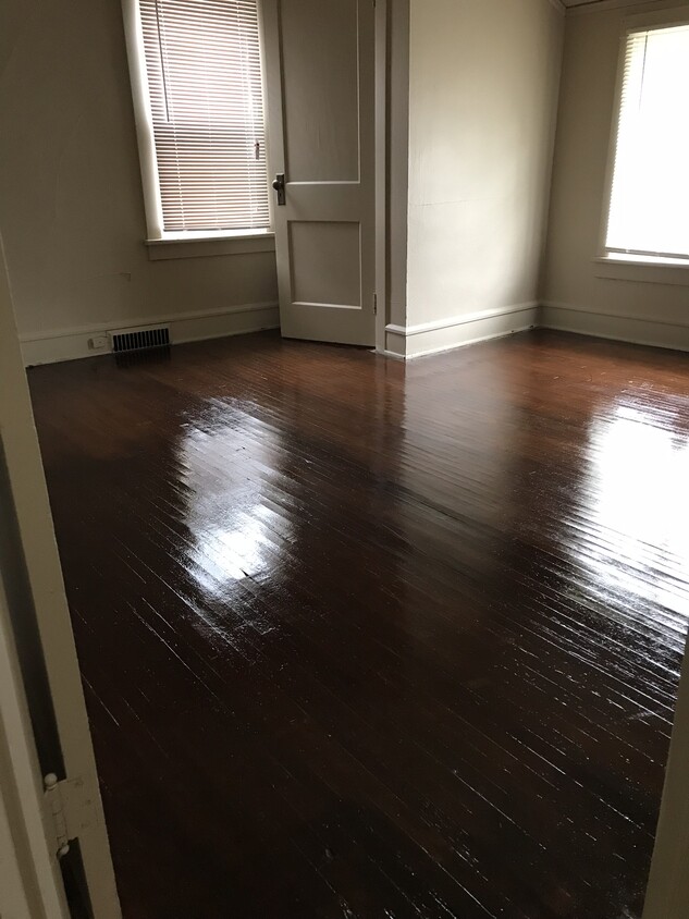 Bedroom - 621 N Independence Ave