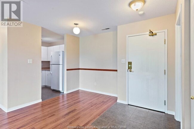 Building Photo - 3160 Wildwood Dr